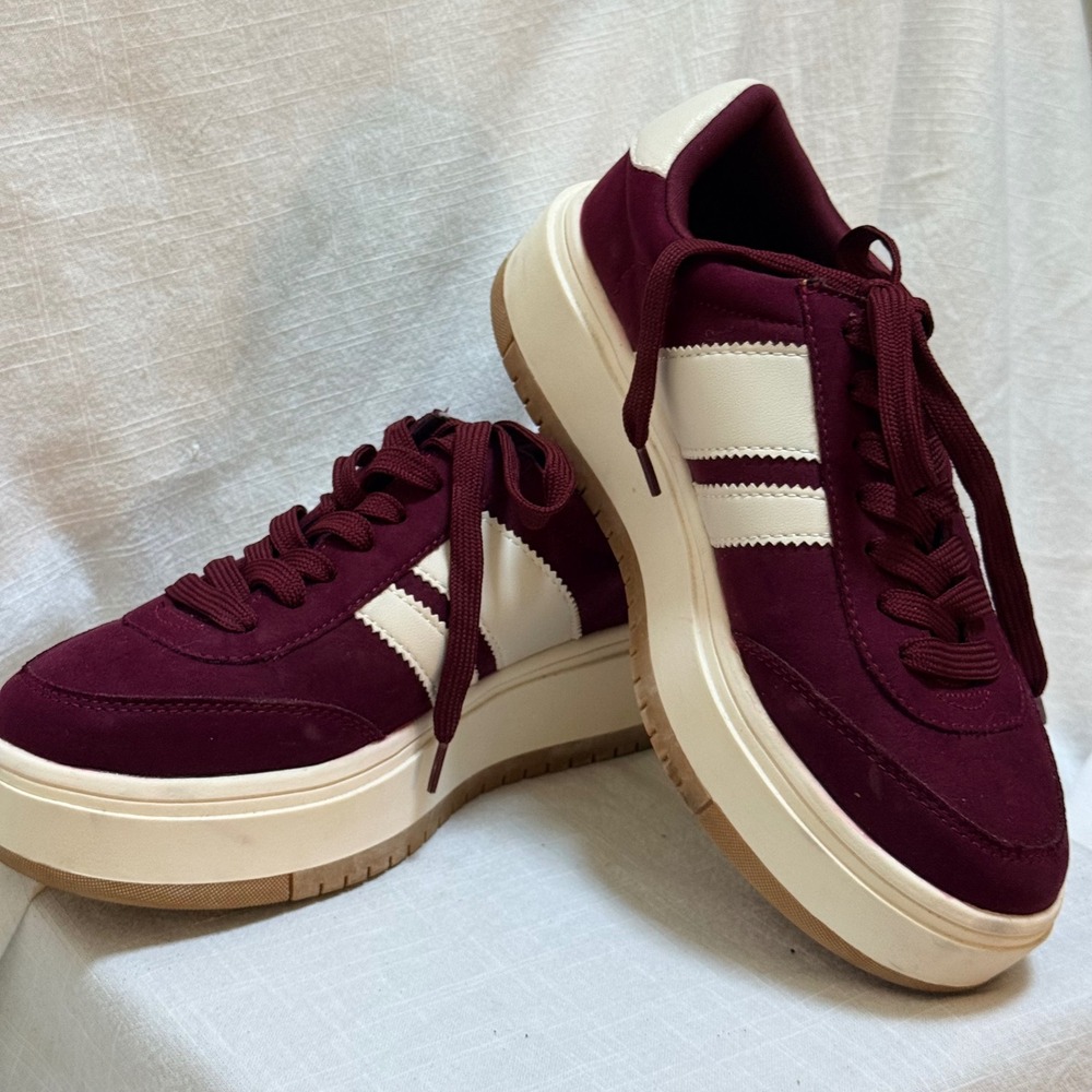 Madden Girl Navid-R Platform Sneakers 9M Burgundy Cream Striped Chunky Low Top